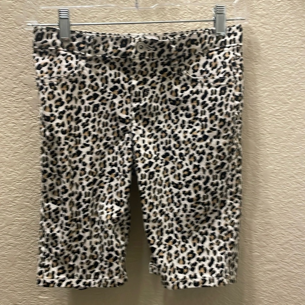 Children’s Place size 10 girls leopard print short shorts.
